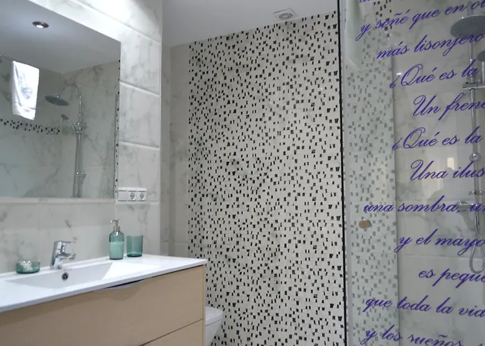 Sunshine Menendez Pelayo Apartment